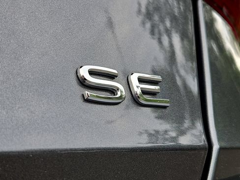 Used 2025 Volkswagen Jetta SE w/ Sunroof Package FWD image 32