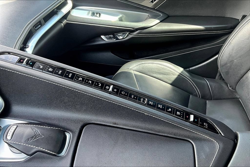 Used 2022 Chevrolet Corvette Stingray Preferred Cpe w/ Z51 Performance Package RWD image 15