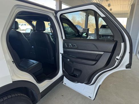 Used 2018 Ford Explorer XLT w/ Equipment Group 202A image 26