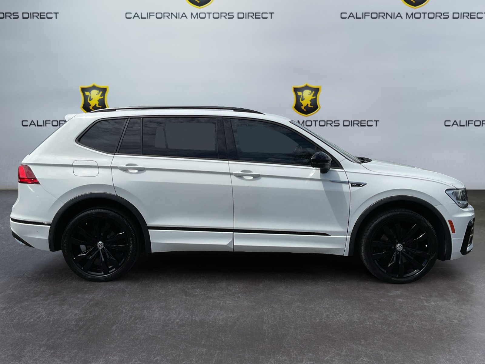 Used 2020 Volkswagen Tiguan SE R-Line FWD image 4