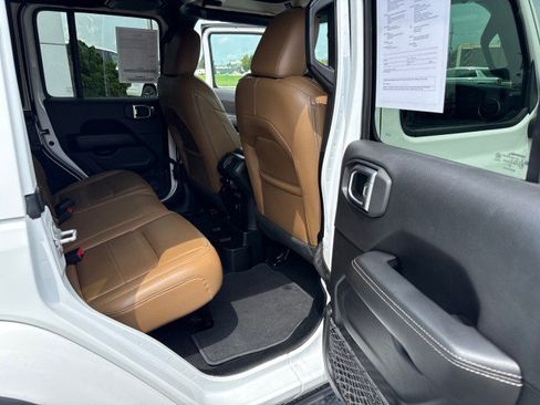 Used 2021 Jeep Wrangler Unlimited Sahara AWD/4WD image 28