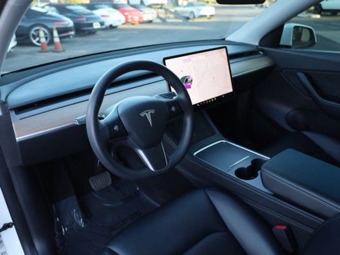 Used 2021 Tesla Model Y Long Range AWD/4WD image 23