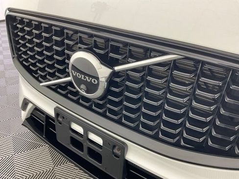 Certified 2024 Volvo XC60 B5 Plus w/ Climate Package AWD/4WD image 9