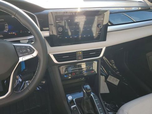 New 2026 Volkswagen Taos SE FWD image 22