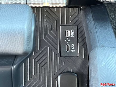 Certified 2025 Toyota 4Runner SR5 AWD/4WD image 27