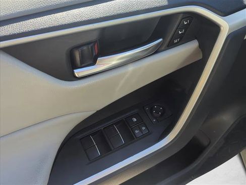 Used 2021 Toyota RAV4 XLE Premium image 10