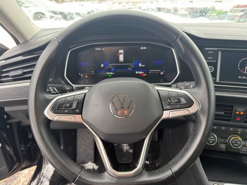 Used 2024 Volkswagen Jetta SE image 19