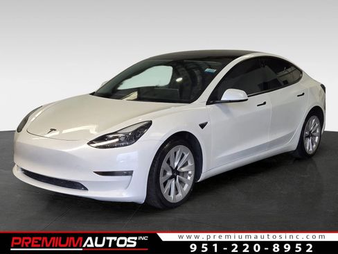 Used 2022 Tesla Model 3 Standard Range RWD image 1