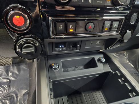 Used 2024 Nissan Titan Platinum Reserve w/ Moonroof Package image 35