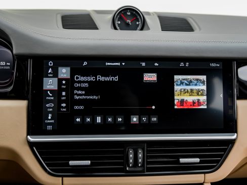 Used 2020 Porsche Cayenne image 32