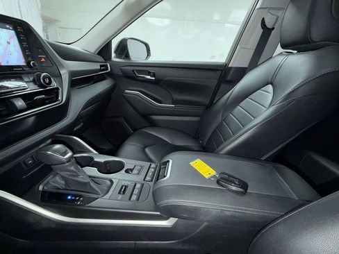 Certified 2020 Toyota Highlander XLE image 23