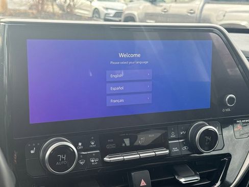 Used 2024 Toyota Highlander XLE image 24