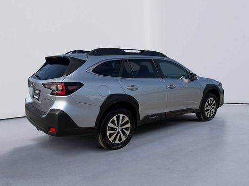 Used 2024 Subaru Outback Premium AWD/4WD image 3