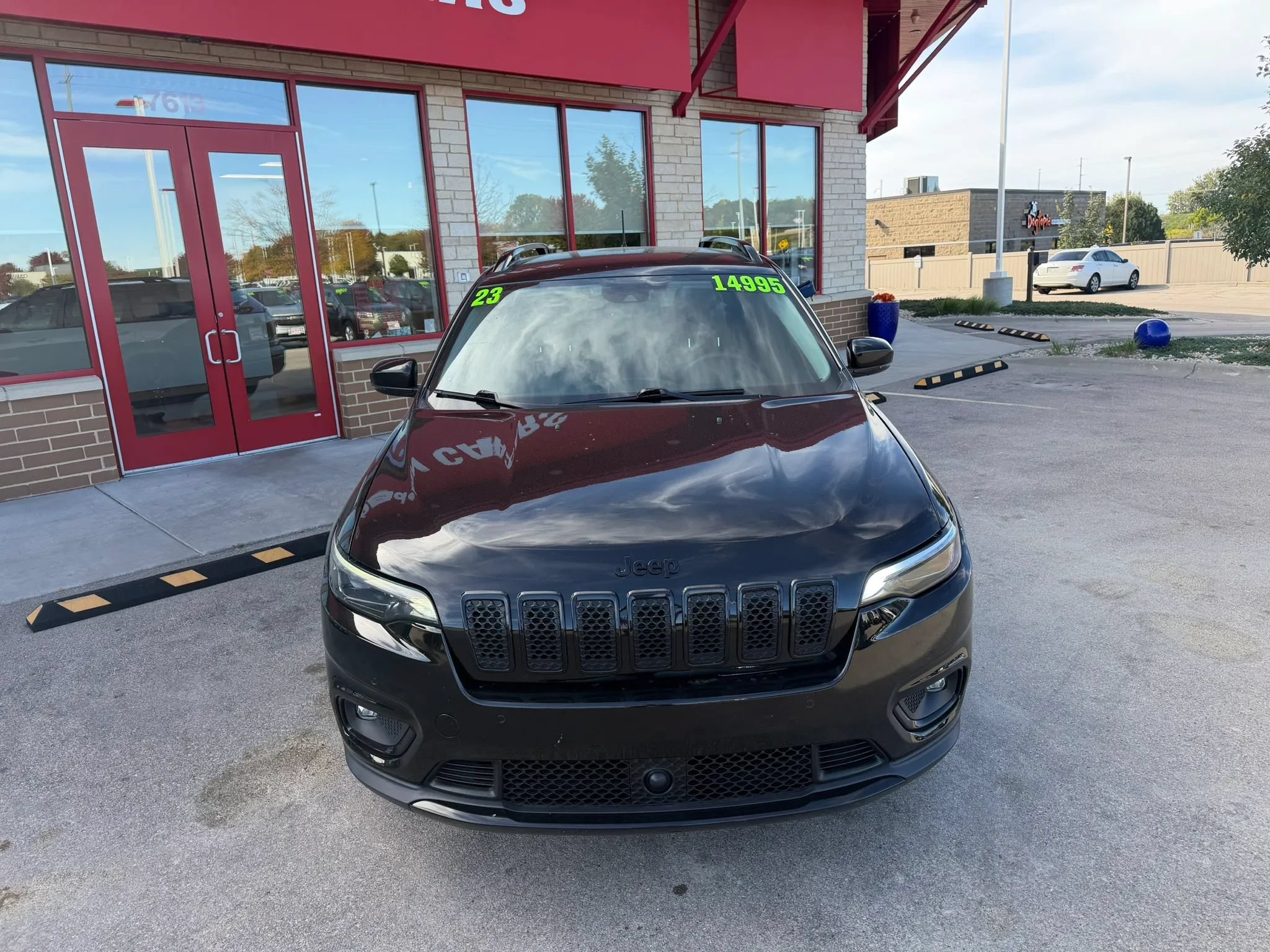 Used 2023 Jeep Cherokee Altitude Lux AWD/4WD image 2
