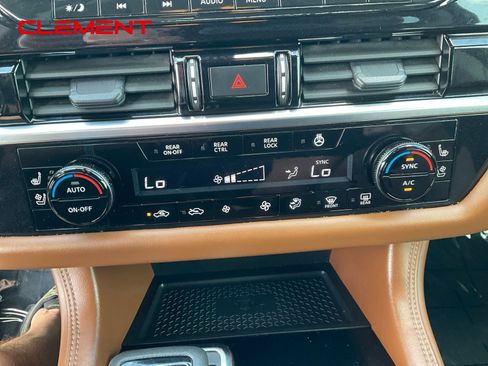 Used 2023 Nissan Pathfinder Platinum AWD/4WD image 11