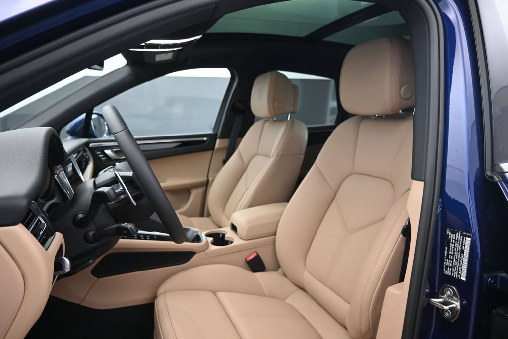 New 2026 Porsche Macan AWD/4WD image 5