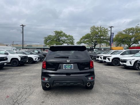 Used 2025 Honda Passport EX-L image 11