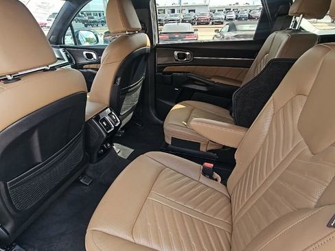 Used 2025 Kia Sorento SX Prestige w/ Olive Brown Leather Package image 18