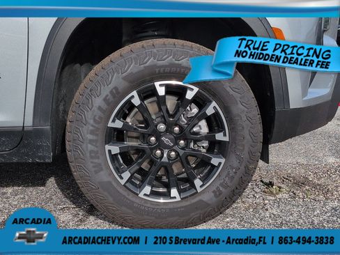 Used 2025 Chevrolet Traverse Z71 AWD/4WD image 11