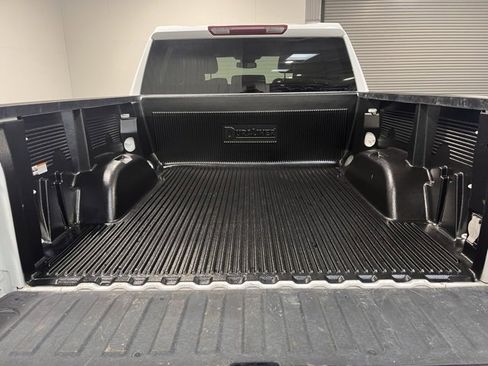 Used 2024 GMC Sierra 1500 SLT image 16