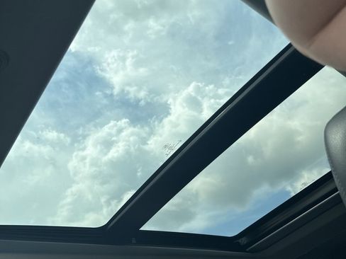 Used 2022 Ford Explorer Limited w/ Limited Technology Package image 24