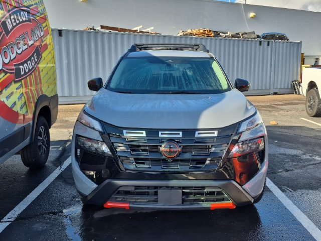 Used 2026 Nissan Rogue SV AWD/4WD image 2