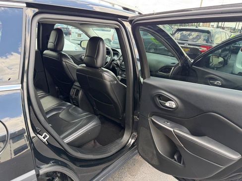 Used 2019 Jeep Cherokee Latitude Plus FWD image 8