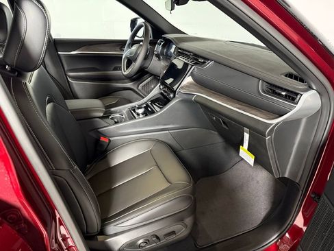 New 2025 Jeep Grand Cherokee Limited w/ Trailer Tow Package image 16