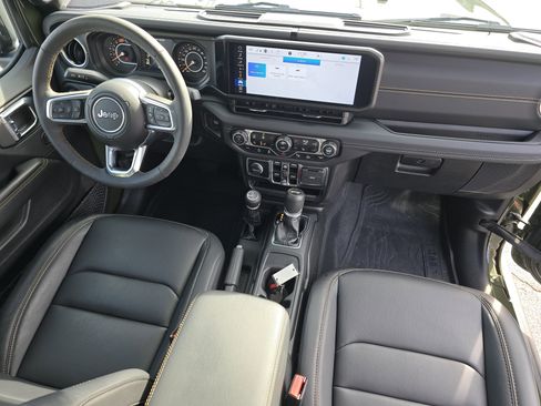 Used 2024 Jeep Wrangler Unlimited Sahara w/ Technology Group image 27