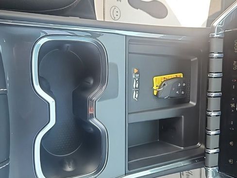 New 2025 GMC Acadia Elevation image 14