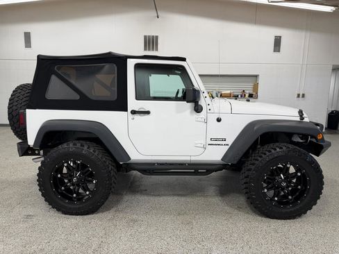 Used 2017 Jeep Wrangler Sport w/ Quick Order Package 24S AWD/4WD image 5