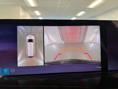 Used 2026 Cadillac Escalade ESV Sport w/ Touring Package image 23