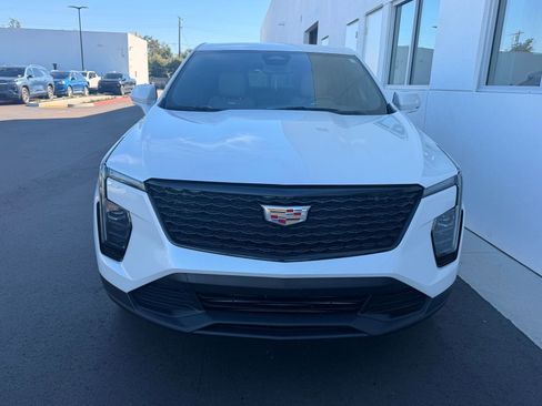 Used 2024 Cadillac XT4 Luxury w/ Cold Weather Package image 3