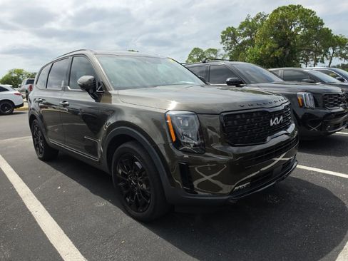 Certified 2022 Kia Telluride SX w/ SX Prestige Package AWD/4WD image 3