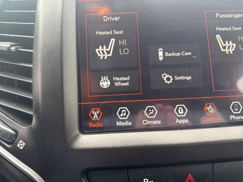 Used 2019 Jeep Cherokee Trailhawk w/ Cold Weather Group AWD/4WD image 37