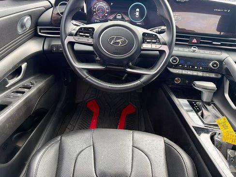 Used 2022 Hyundai Elantra Limited FWD image 15