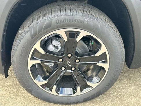 New 2026 Chevrolet Equinox LT w/ Convenience Package II FWD image 4