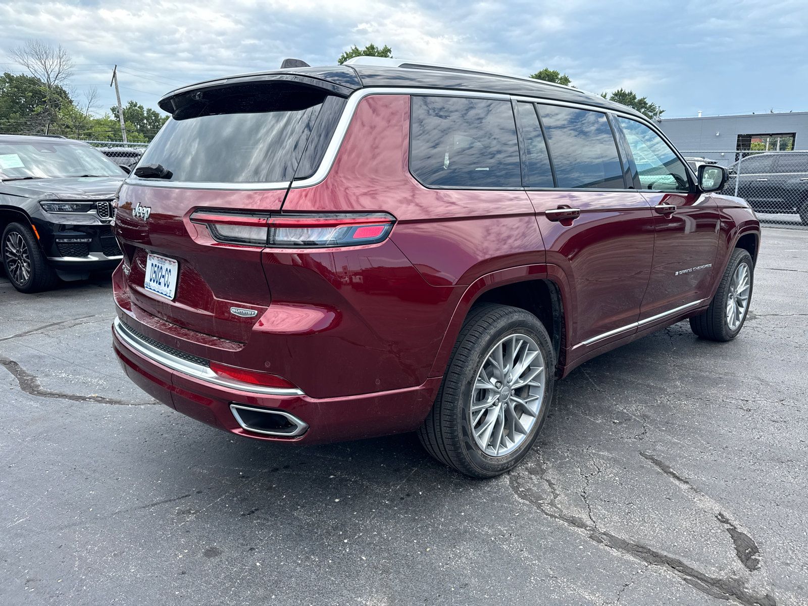 Used 2023 Jeep Grand Cherokee L Summit w/ Advanced Protech Group IV AWD/4WD image 5