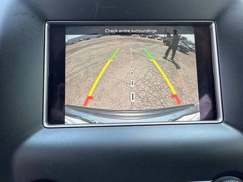 Used 2021 Jeep Grand Cherokee Laredo image 23