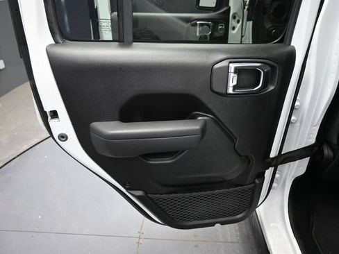 Used 2026 Jeep Wrangler Unlimited Rubicon AWD/4WD image 16