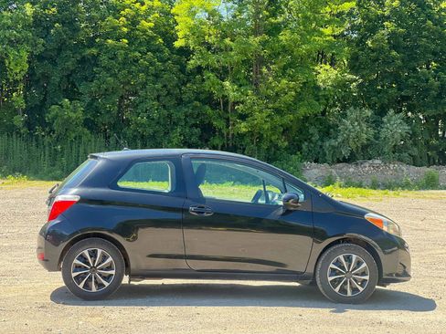 Used 2012 Toyota Yaris L FWD image 7