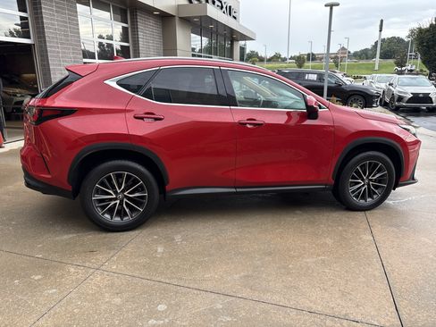 Used 2024 Lexus NX 250 FWD image 11