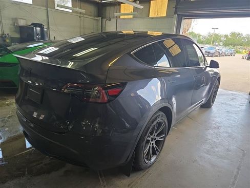 Used 2024 Tesla Model Y Long Range RWD image 5