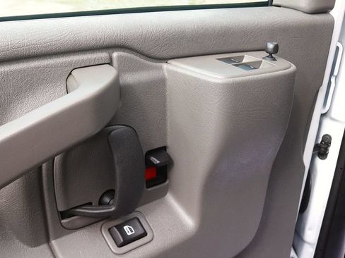 Used 2025 Chevrolet Express 3500 LT w/ LT Preferred Equipment Group RWD image 13