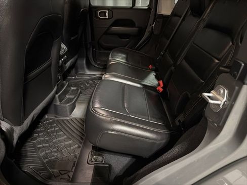 Used 2020 Jeep Wrangler Unlimited Sahara image 17