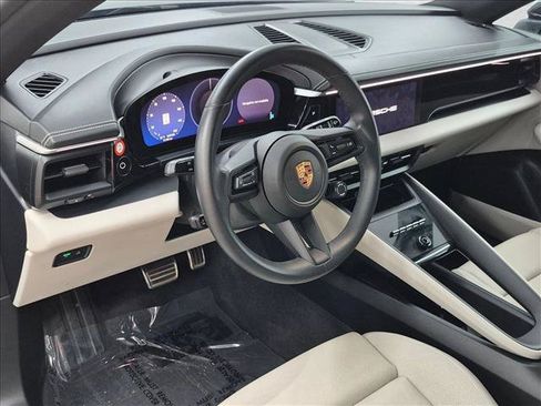 Used 2025 Porsche Macan 4S Electric AWD/4WD image 10