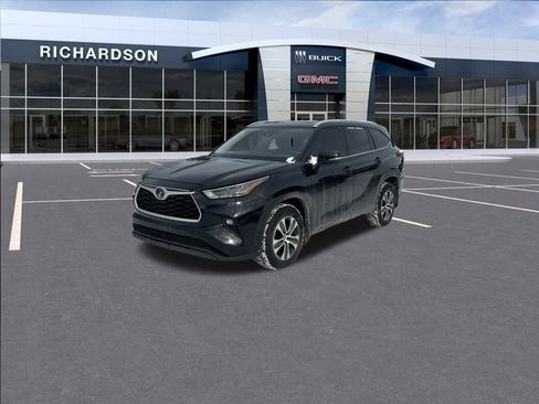 Used 2022 Toyota Highlander XLE image 1
