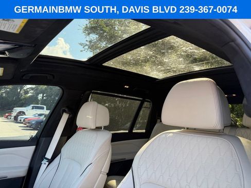 Used 2023 BMW X7 xDrive40i w/ Executive Package AWD/4WD image 25