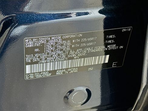 Used 2018 Toyota RAV4 LE image 12