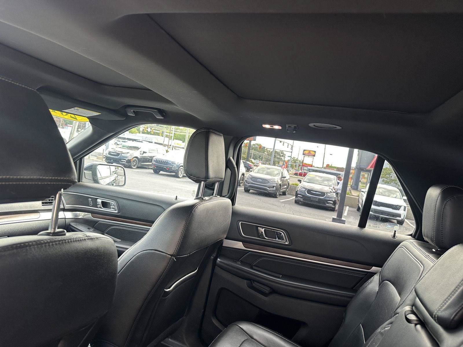 Used 2018 Ford Explorer Limited AWD/4WD image 31